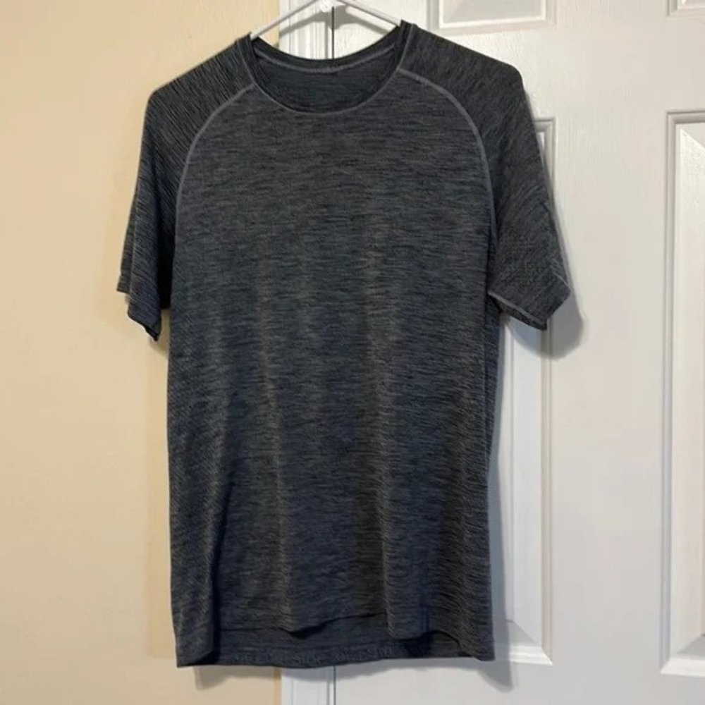 Lululemon athletic shirt medium